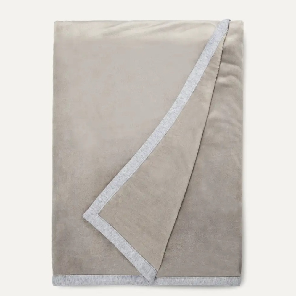 Brand new UGG Duffield Throw II color Seal Heather